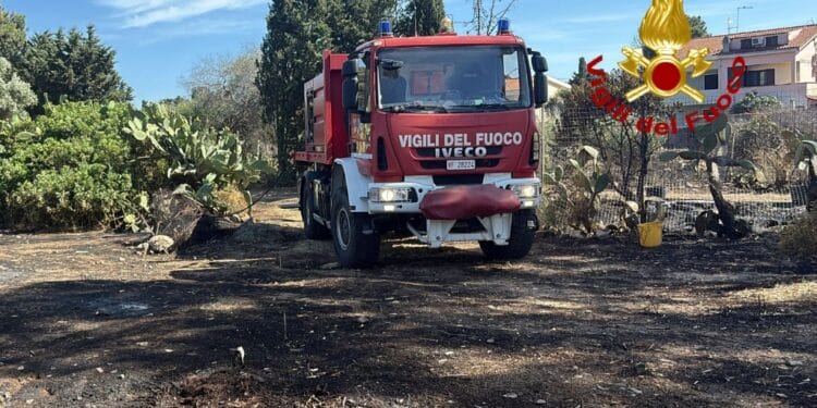 L’hinterland brucia, fiamme a Sestu, Elmas e Quartu: evacuato l’Agrario, soccorsa una donna a Capitana