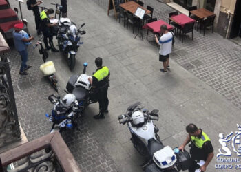 Cagliari, donna derubata del portafoglio in via Baylle: fermato un uomo con numerosi precedenti