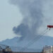 Nube di fumo sull’area industriale di Sarroch, ben visibile anche da  Maddalena spiaggia: protestano i cittadini