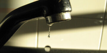 Pula e Sarroch senza acqua in piena stagione estiva, la rabbia dei cittadini: “Nuovo giorno, nuovo problema”