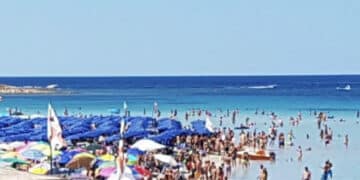 Golfo Aranci, malore mentre passeggia in acqua: morta una 38enne