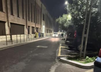 Cagliari, brutale rapina in via Mameli: in tre strappano l’orologio a un anziano