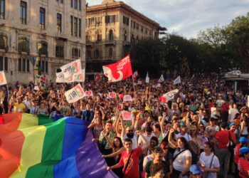 Sardegna Pride 2026, migliaia di persone a Cagliari per “La forza del disordine”: in mihliaia per le vie del capoluogo