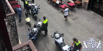Cagliari, ruba il portafogli a una donna in via Baylle e scappa