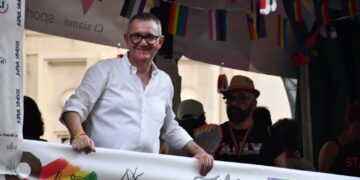 Comandini all’attacco: “Commenti vergognosi contro il Sardegna Pride, continuerò sempre a salire sui carri”