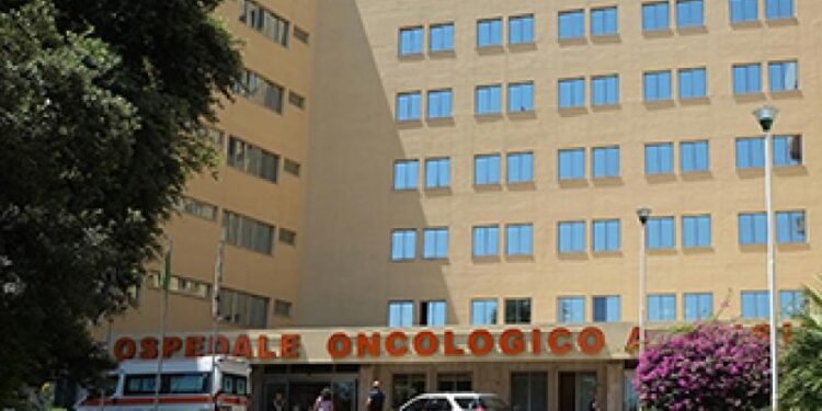 Sauna all’oncologico di Cagliari: zero aria condizionata e 30 gradi nei reparti