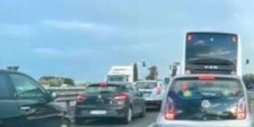 Decimomannu, ennesimo incidente stradale in uno degli incroci lungo la statale 130: un ferito grave