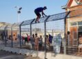 Monastir, “Il centro di accoglienza scoppia, è una bomba a orologeria”: nessun controllo di sera, risse e fughe