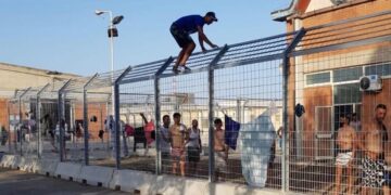 Monastir, “Il centro di accoglienza scoppia, è una bomba a orologeria”: nessun controllo di sera, risse e fughe