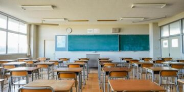 “Mi chiedono ogni giorno se mi sono diplomata, ma il mio diploma me l’hanno portato via”: il grido di una delle vittime sarde delle scuole paritarie