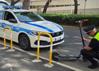 Obbligo assicurativo per i monopattini elettrici: 9 multe a Cagliari nel primo giorno del nuovo regolamento