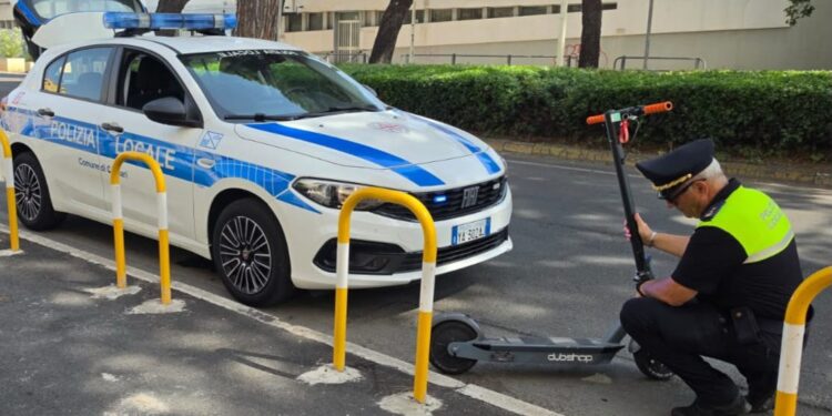 Obbligo assicurativo per i monopattini elettrici: 9 multe a Cagliari nel primo giorno del nuovo regolamento