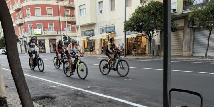 Cagliari, boom di firme contro le nuove piste ciclabili: quasi 4.600 adesioni in una settimana