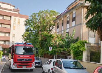 Bloccati nell’ascensore, intervengono i Vigili del Fuoco in via Machiavelli