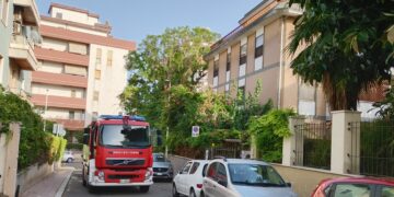 Bloccati nell’ascensore, intervengono i Vigili del Fuoco in via Machiavelli