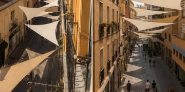 Cagliari, vele contro il caldo nel centro storico: la proposta per dare ombra alle vie dello shopping