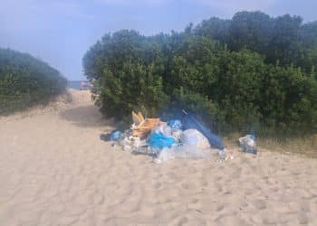 “Questa è la cartolina di benvenuto alla spiaggia di Ziu Franciscu”: la rabbia di chi arriva a Muravera