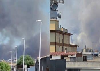 Il fuoco non concede tregua: grosso incendio fra il Policlinico di Monserrato e la 554