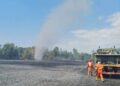 Serramanna, un vortice di fuoco davanti  alle squadre antincendio: le immagini del rarissimo e pericoloso fenomeno (VIDEO)