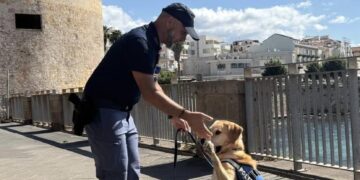 Oristano, la Polizia saluta il cane antiesplosivo Aaron: “Il suo ricordo resterà vivo tra i colleghi”