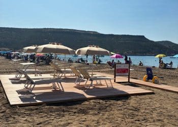 La spiaggia di Bosa Marina è accessibile: installate passerelle, attrezzature e servizi