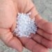 Granelli di plastica nelle spiagge sarde: dal Poetto a Tortolì migliaia di cilindretti sversati in mare