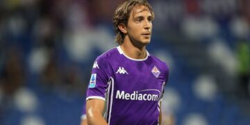Cagliari, blitz improvviso per il centrocampista viola Jacopo Fazzini