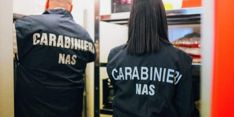 I NAS in un supermercato del Cagliaritano: sequestrati 130 chili di cibo conservato a temperature non idonee