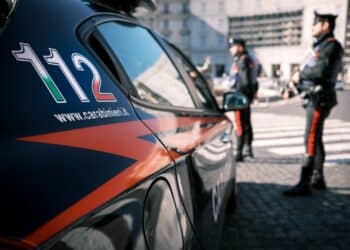 Cagliari, 49enne tenta di disfarsi dell’eroina al passaggio dei carabinieri: denunciato