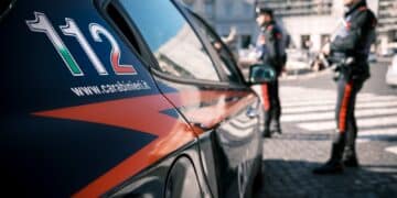 Cagliari, 49enne tenta di disfarsi dell’eroina al passaggio dei carabinieri: denunciato