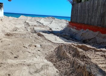 Flumini di Quartu, accesso alla spiaggia problematico dopo il ciclone Harry: “Il Comune faccia qualcosa”