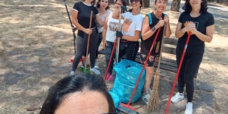 Burcei, sacchi e scope in mano per ripulire il paese: successo per la seconda giornata ecologica
