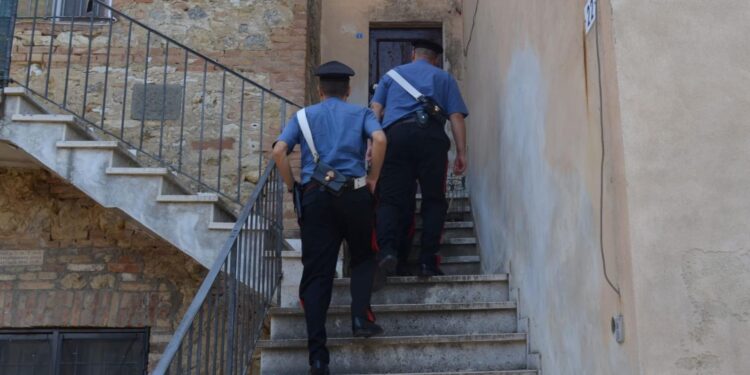 Pirri, ferisce la compagna colpendola alla testa con un bastone: 66enne in arresto