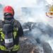 Monserrato: vasto incendio di vegetazione, materiali di risulta e masserizie in periferia