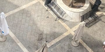 Cagliari, piazzetta Savoia tra degrado e sporcizia: “Merita più rispetto”