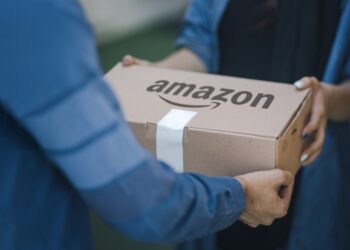 Corrieri Amazon in pressing sull’azienda in Sardegna: “Urgente modificare l’orario dei turni”
