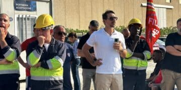 Cagliari, due operai licenziati alla Fluorsid di Giulini: scoppia la polemica
