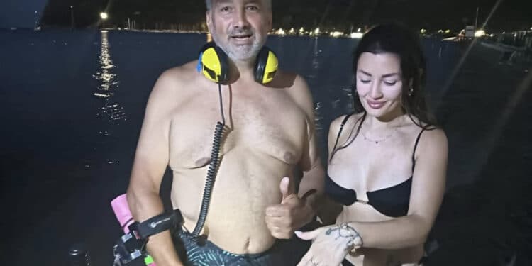 Cagliari, perde la fede al Poetto e la ritrova grazie ai volontari: “Dieci minuti per arrivare, due minuti per ritrovarla!”