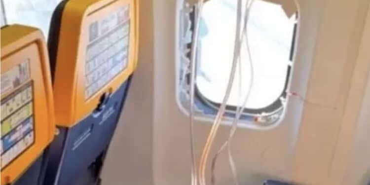 Panico su un volo Ryanair: si rompe un finestrino e un passeggero viene risucchiato, la moglie lo salva