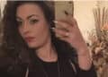 Ammazzata a coltellate dall’ex marito che confessa ai passanti: “L’ho uccisa”