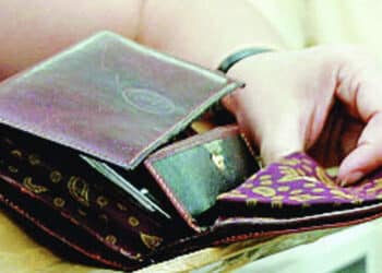 Cagliari, tentato furto all’interno del bus: “Un ragazzo sulla trentina ha cercato di rubare il portafoglio alla mia ragazza“