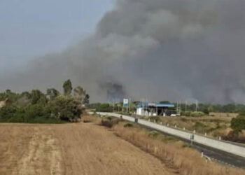Villamassargia circondata dalle fiamme: evacuate 15 persone