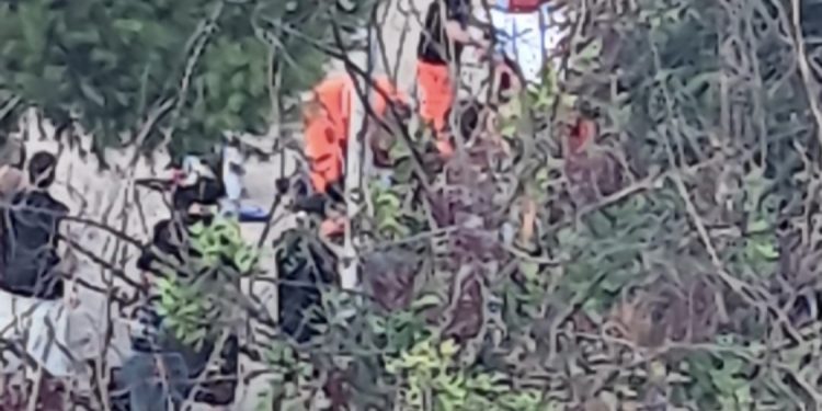 Cagliari, uomo in stato di alterazione psichica dà in escandescenza in Piazza San Michele: intervengono carabinieri e ambulanza
