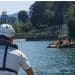Dramma al lago: il figlio rischia di annegare e si tuffa ma non riemerge più