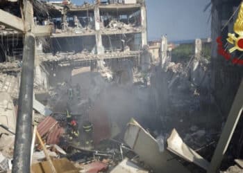 Esplosione fa crollare una palazzina: 5 feriti e 6 dispersi