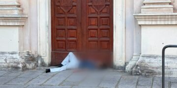Cagliari, giovane uomo privo di sensi a terra nel sagrato della Chiesa