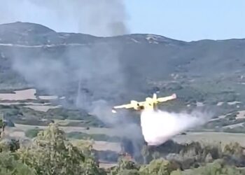 Sardegna ancora in fiamme: incendio tra Villasor e le campagne di Serramanna, critica la situazione a Carbonia