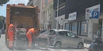 Nuove corsie ciclabili in via Tuveri, la polemica non si placa a Cagliari: “Sembrano incollate in mezzo alla strada” (VIDEO)