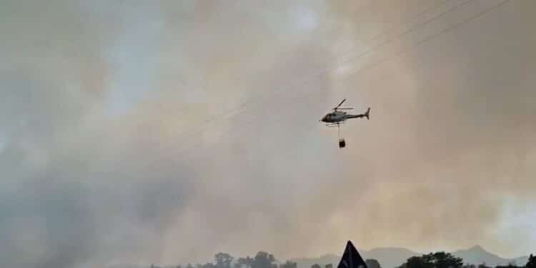 A Serramanna ancora incendi nelle campagne del paese, a Pranu due elicotteri in volo