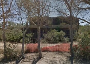 Villasimius, dopo cala Finanza ecco il caso di Porto Giunco: villa di lusso al posto di 2 fabbricati ma i cittadini non ci stanno